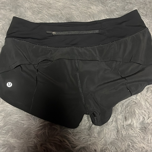 Lululemon speed up low rise 2.5” shorts, been worn a couple times, colour black - Picture 2 of 2